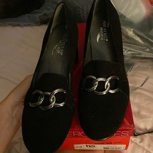 New in box Aerosoles Roxstar Black suede pumps- comfort career heels